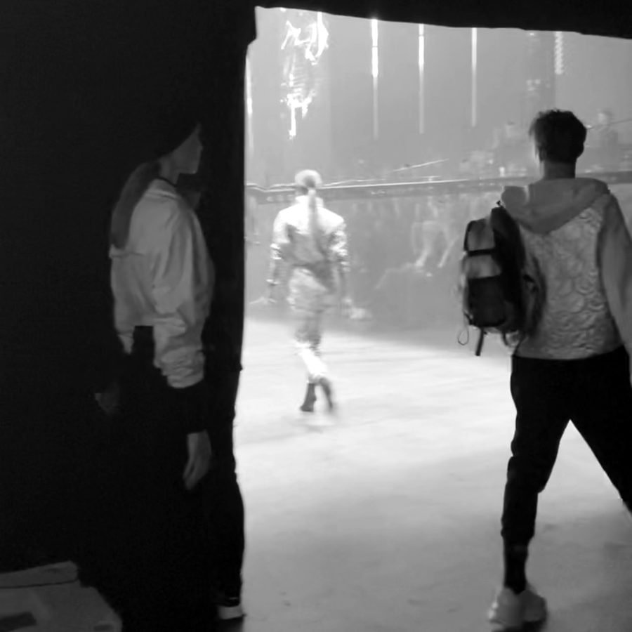Backstage content during the show