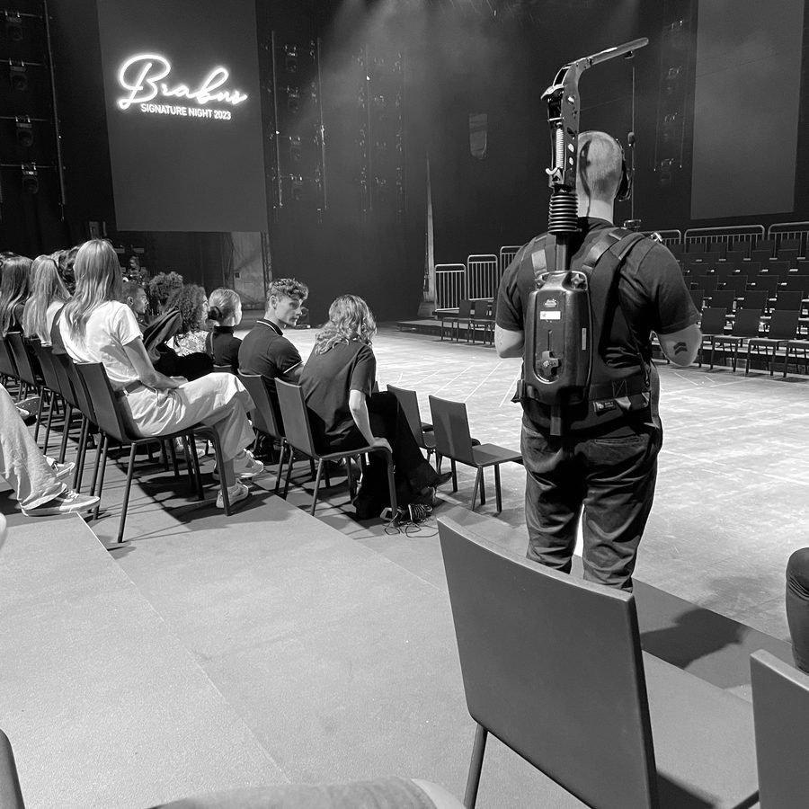 Event coverage and live content at a fashion show